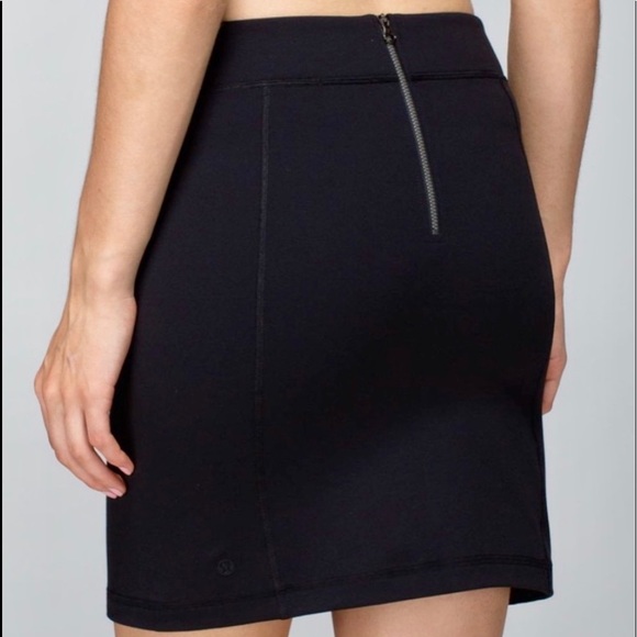 Lululemon black miniskirt - Picture 2 of 8